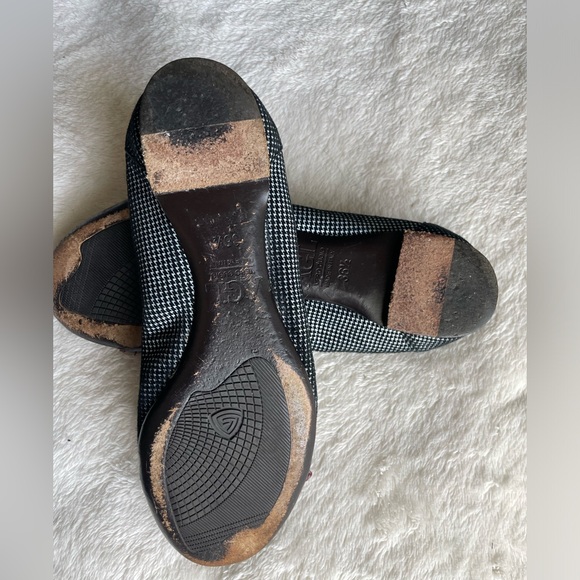 AGL Flats. B/W houndstooth w/red buckle. Size 6.5. GUC - Picture 5 of 12